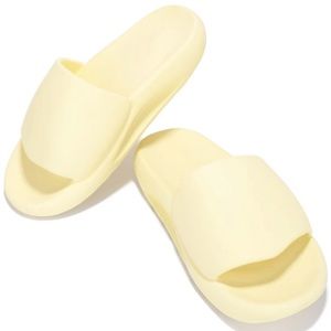 Beige comfy rubber slides